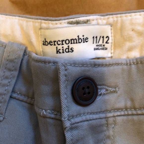 Abercromie Shorts NWT. Boys 11/12. Tan - Picture 4 of 7